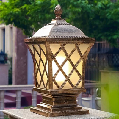 Gate lamps